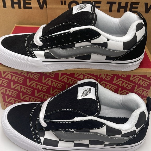 Vans Men’s Knu Skool Mega Check Black
VN0009QCCJJ
Sneakers - Picture 2 of 16